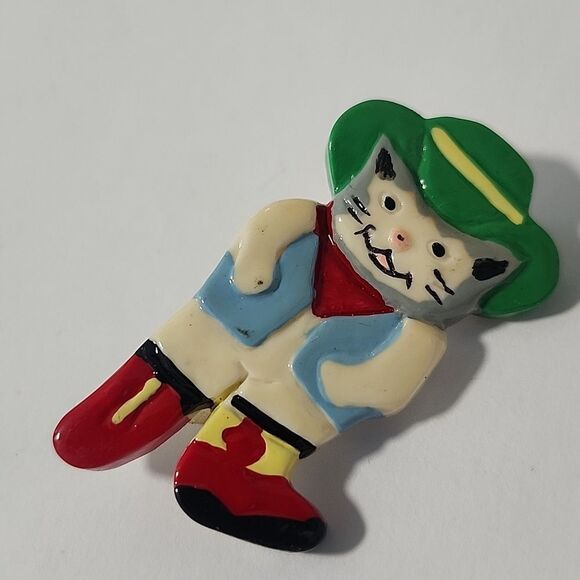 Cowboy Cat Brooch with Red Boots and Green Hat - Picture 2 of 3